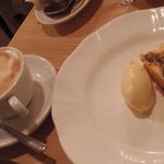 エミリア - リコッタチーズとプルーンのスフレ マルサラのジェラート添え