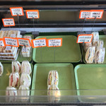 ベーカーアミ - さすがサンドイッチのお店！サンドが豊富にあるある！