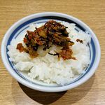 屯ちん川崎店（無料サービスのご飯にon the 辛子高菜）