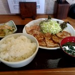 ごはんや 旬彩 - 豚肉の生姜焼き定食 800円