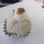 ソフィ ア ディモンシュ - マロン・ロワイヤル５００円。
      
      ラム酒を使ったマロンケーキ、食感と味の違う３つのクリームで仕上げてあります。
      
      