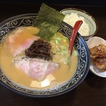 ひげ坊主 - H.29.5.1.昼 みそとんこつらぁめん 750円税込・Aセット(からあげ2コとライス) 250円税込
