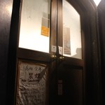 虎丸 - 店の入り口　階段に注意！