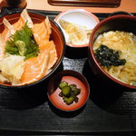 Shinsen Ichi Baba - 炙りサーモン丼と半うどんのセット