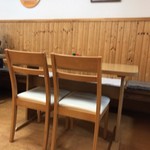 ぶた丼のとん田 - テーブル席