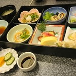 創作割烹 湖泉 別館 - 旬菜花椿膳 1620円(税込) ♪