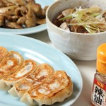 らーめん大地 - ギョウザ・ミニチャーシュー丼・とり皮炭火焼