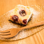 ラ ココット - ダークチェリーのベイクドチーズケーキ