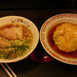 餃子の王将 - ラーメン（450円）と天津飯（380円）をセットにすると780円になる、という「コンビセット」