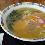 アモール ムツミ - 醤油ラーメン、ライス付き