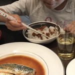 Kinokuniya - 孫娘、納豆を食べる