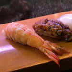 寿司　とし - 海老がすんごい肉厚
カウンターが遠くて…背中しか写真撮れんかった←