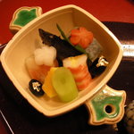 日本料理 銭屋 - 中には炊き合わせ