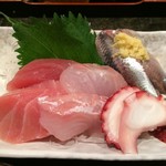 魚盛 - ★本日のランチ（刺身 まぐろ・平目・いわし・たこ盛合せ・850円)★刺身