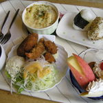 クイーンベル - レディースセット￥1050　　　　リンゴの横にプリン♪　　　　アイス珈琲付き