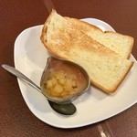ジャム cafe 可鈴 - 今日はパンでいただきました。手作りジャムは『りんごジャム』です。