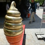 Kenroku En Chaya Kenjou Tei - 金箔ソフトクリームの置物