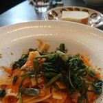 オステリア セーザモ - 葉牛蒡とゴルゴンゾーラトマトソース