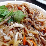 老広東 - 肉絲飯（粗挽き黒コショウが良く合います）