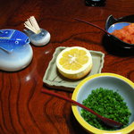 田中旅館 - 薬味です。容器も河豚で可愛いの～