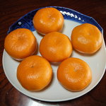 田中旅館 - みかんみかんみかん！１人３個も盛られています。持って帰らせてもらいました♪