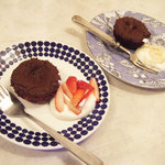 TAPiR - フォンダンショコラ(ラズベリー入り)とフォンダンショコラ(くるみ)　それぞれ260円