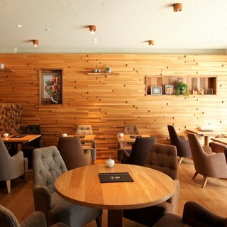 自然の素材感を大切にしたナチュラルで温かみのある雰囲気！