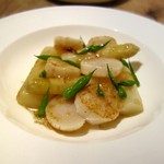 ラターブルドゥシュエット - フランス産ホワイトアスパラとホタテのソテー