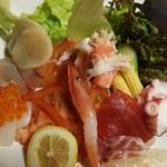 Okina - 魚介のサラダ1350円