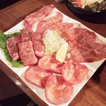 炭火焼肉 たけのうち 本店