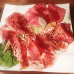 炭火焼肉 たけのうち - 特上かるび、特上ロース、うすぎり上かるびの盛り合わせ