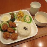 カリッとキッチン - 鶏からあげランチ(2017/05/31撮影)