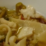 TRATTORIA AL SODO  - 真鯛の繊細な旨味に、砕いたオリーブやケイパー、ドライトマトの酸味がマッチ