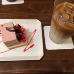 アヴァンソン - ケーキとカフェラテ