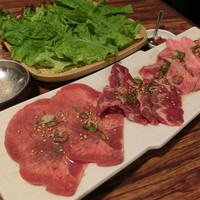 一頭買焼肉 玄 浅草本店 - 牛ハラミ ・牛タン塩