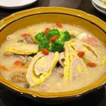 本格湖南料理 李厨 - 湘情全家福（豚ガツ・肉団子・午餐肉などいろいろお肉と野菜の湖南鍋）