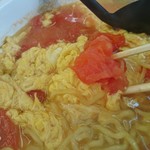 ふくふくラーメン - ふんわり玉子と生トマト