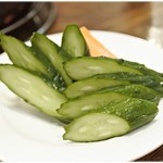 七輪ホルモン焼きもつ鍋 まことや  - 漬物盛　350円　お肉の合間にさっぱり漬物♪