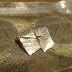 寿司割烹 魚紋 - 小鰭。