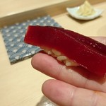 寿司割烹 魚紋 - 鮪赤身。リフト(^-^)/