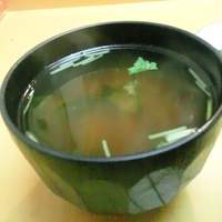 北新地 天富 - 赤だし？（味は吸い物に近い）