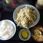 キッチンあべ - 野菜炒め（ライス，みそ汁，漬物）