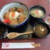 和伊寿 - 料理写真:ラフティ丼セット（950円）とミニ沖縄そば（150円）、横にあるのはコーレーグス