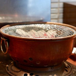 松庵 - 七輪がセットされます