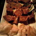 奥から　ハラミ、ハツ、脂付き小腸