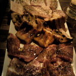 奥から　スモーク豚、厚切りベーコン、牛ほほ肉