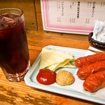 庶民 - かち割りワイン（赤） ＆ 揚げウインナー