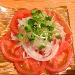 Buta Sanchi - トマトのさっぱりサラダ～たまねぎソース～