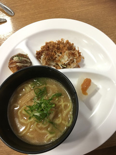 ぺこぱ - ラーメン、柚子味噌大根、ソースかつ丼、コロッケ