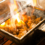 炭火焼き 煙 - 旨味の強い地鶏を備長炭で豪快に焼き上げます！！